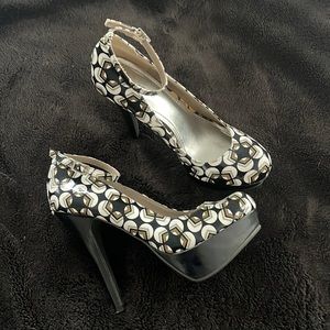 Women’s pumps/heels